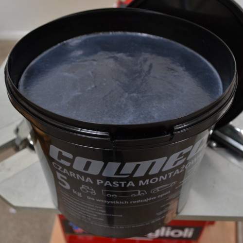 Maść pasta montażowa czarna colmec 5 kg (MASCMONTCZARNA5KG)